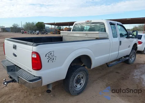 2015 Ford F-250 Xl z USA, uszkodzony, nr VIN 1FT7X2B64FED04743